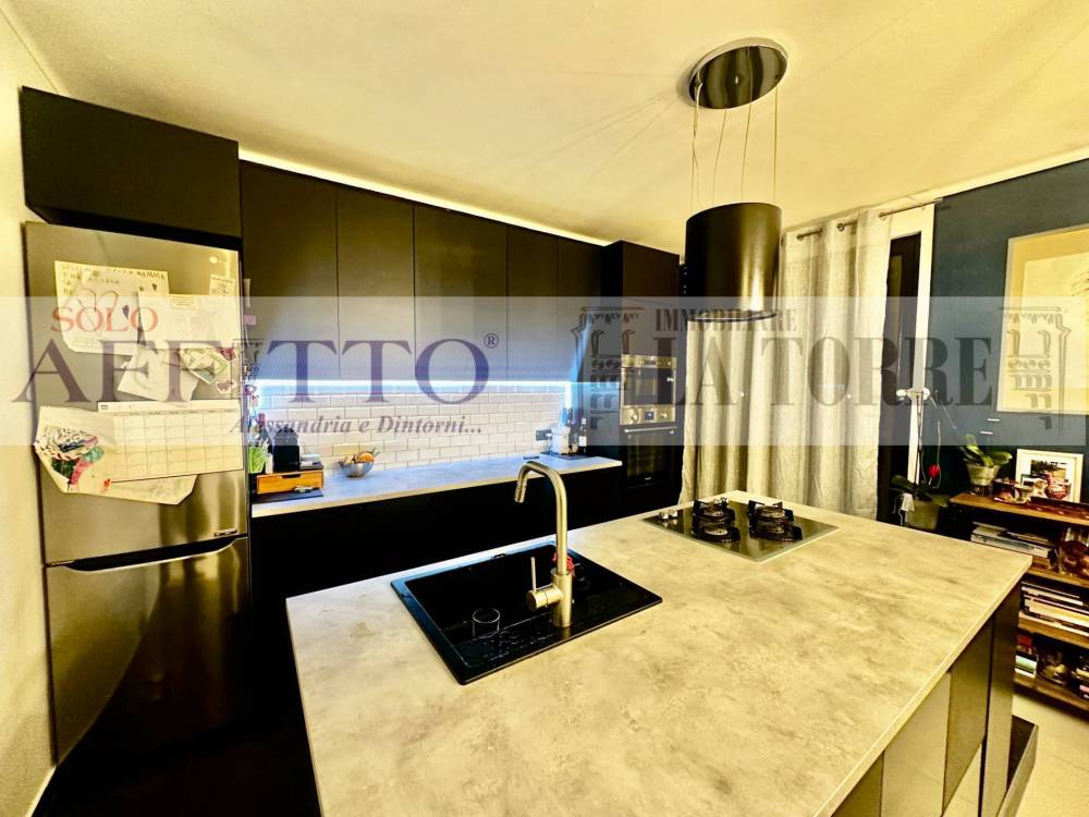 casa indipendente in vendita ad Alessandria in zona Valverde