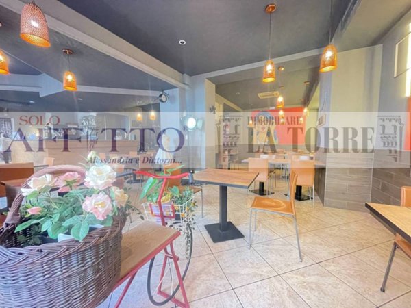 negozio in vendita ad Alessandria in zona Piazza Garibaldi