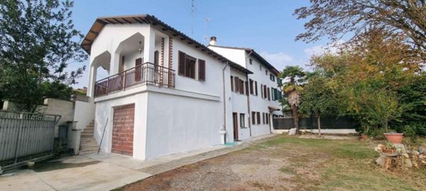 casa indipendente in vendita ad Alessandria