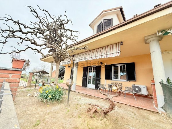 casa indipendente in vendita ad Alessandria in zona Casalbagliano