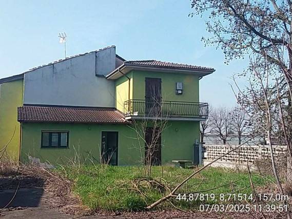 locale commerciale in vendita ad Alessandria in zona Cantalupo