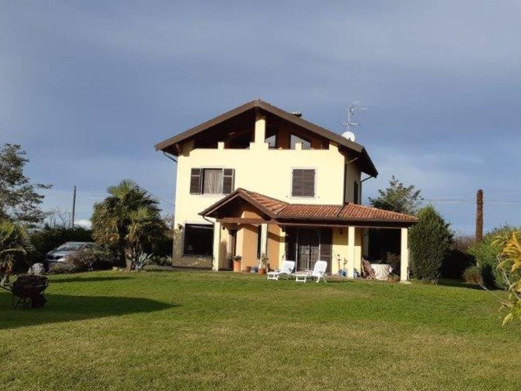 casa indipendente in vendita ad Alessandria in zona San Giuliano Nuovo