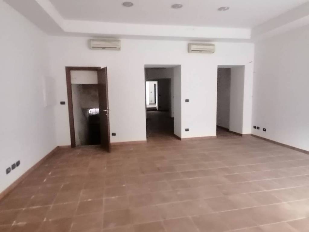 negozio in vendita ad Alessandria in zona Borgo Rovereto