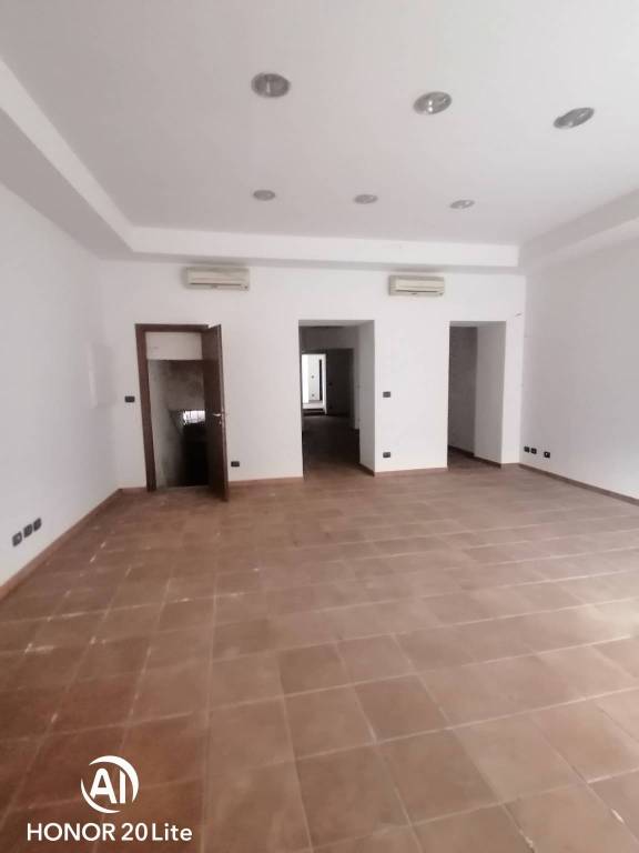 negozio in vendita ad Alessandria in zona Borgo Rovereto