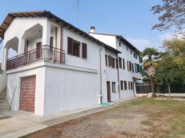 casa indipendente in vendita ad Alessandria in zona Valmadonna