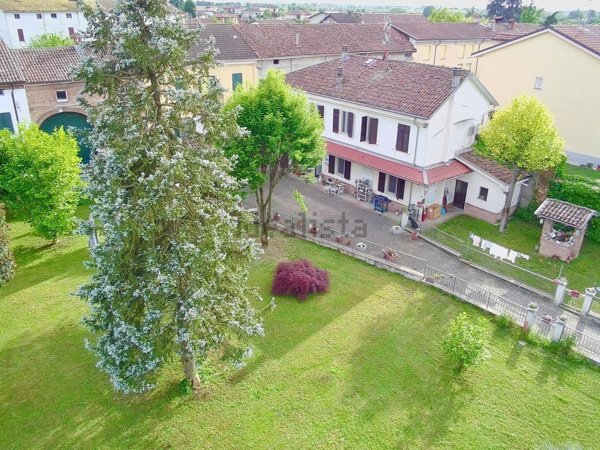 casa indipendente in vendita ad Alessandria in zona Villa del Foro