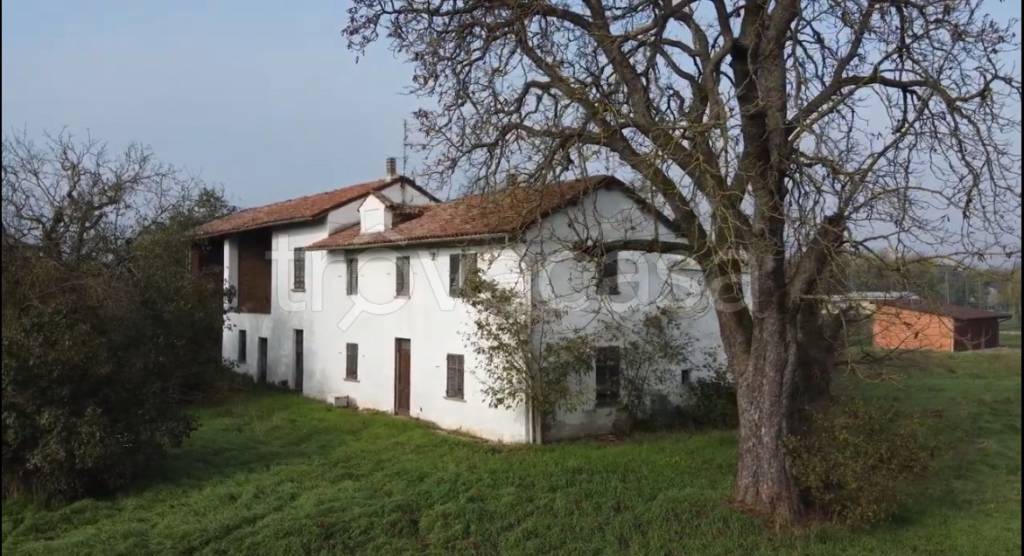 casa indipendente in vendita ad Alessandria in zona Cascinagrossa