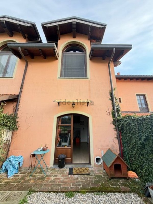 casa indipendente in vendita ad Alessandria in zona Valle San Bartolomeo