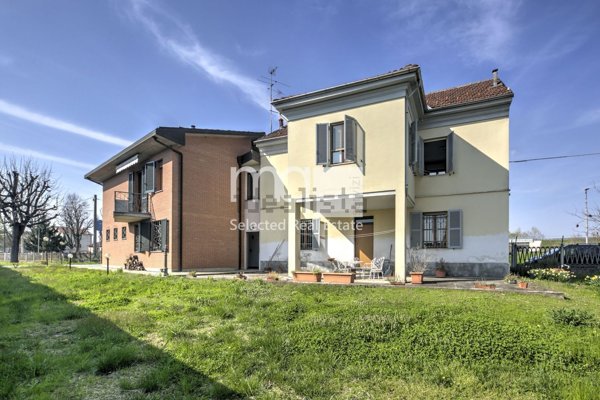 casa indipendente in vendita ad Alessandria in zona Orti