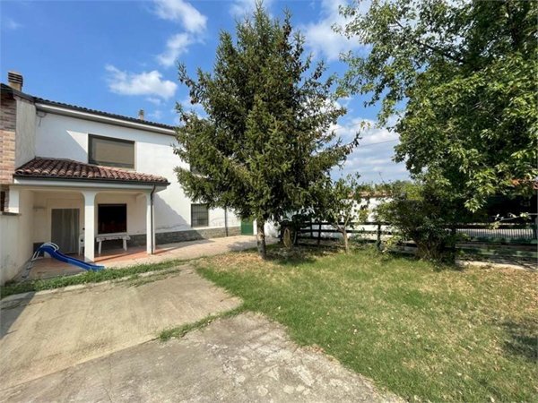 casa indipendente in vendita ad Alessandria in zona Mandrogne