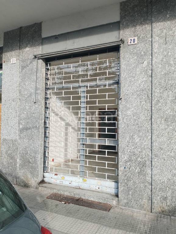 negozio in vendita ad Alessandria