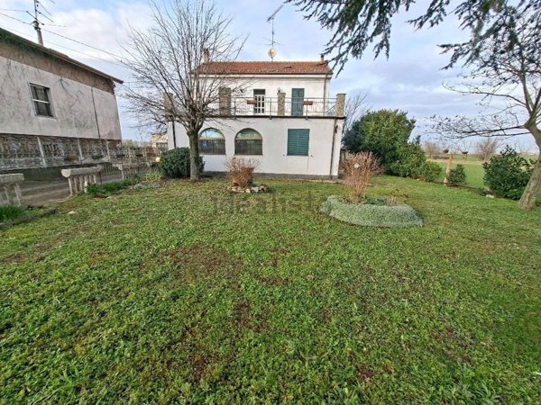 casa indipendente in vendita ad Alessandria in zona San Giuliano Vecchio