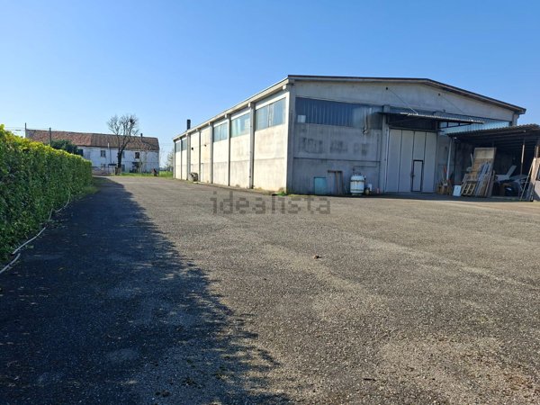locale di sgombero in vendita ad Alessandria in zona San Giuliano Vecchio