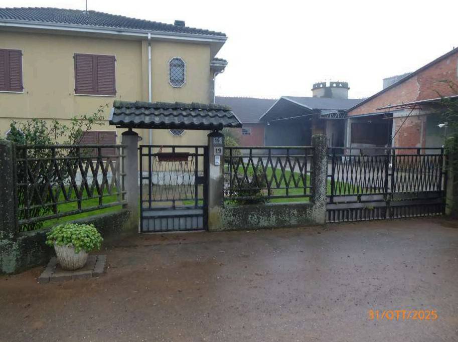 appartamento in vendita ad Alessandria in zona Valle San Bartolomeo