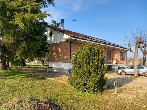 casa indipendente in vendita ad Alessandria in zona Mandrogne
