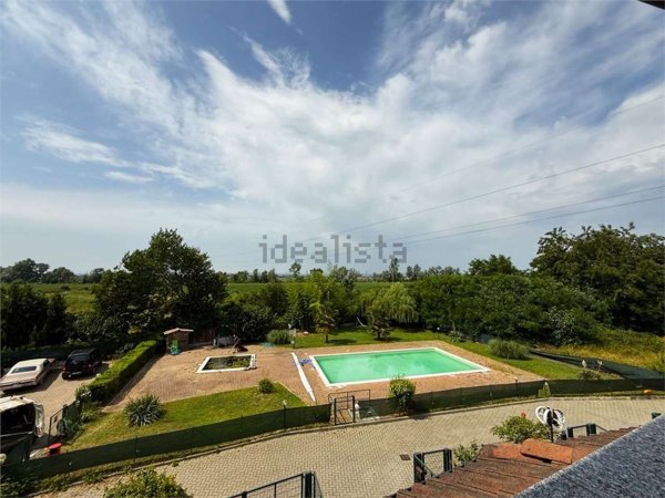 casa indipendente in vendita ad Alessandria in zona Casalbagliano