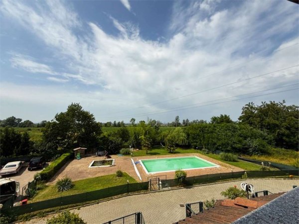 casa indipendente in vendita ad Alessandria in zona Casalbagliano