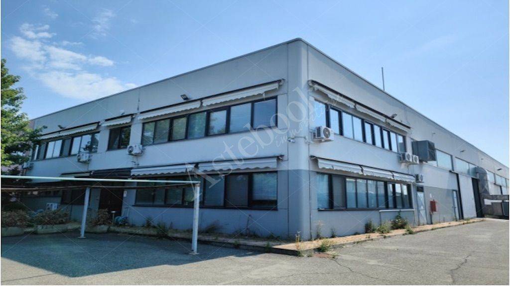 locale commerciale in vendita ad Alessandria in zona Orti