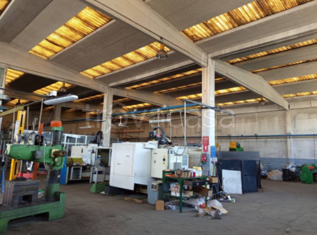 locale commerciale in vendita ad Alessandria in zona Zona Industriale D3