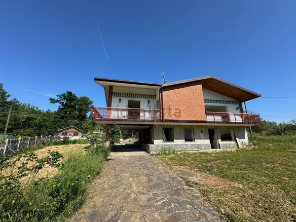 casa indipendente in vendita ad Alessandria in zona Valmadonna