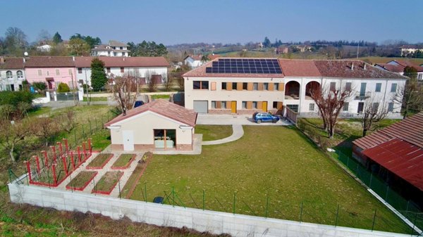 casa indipendente in vendita ad Alessandria in zona Valmadonna