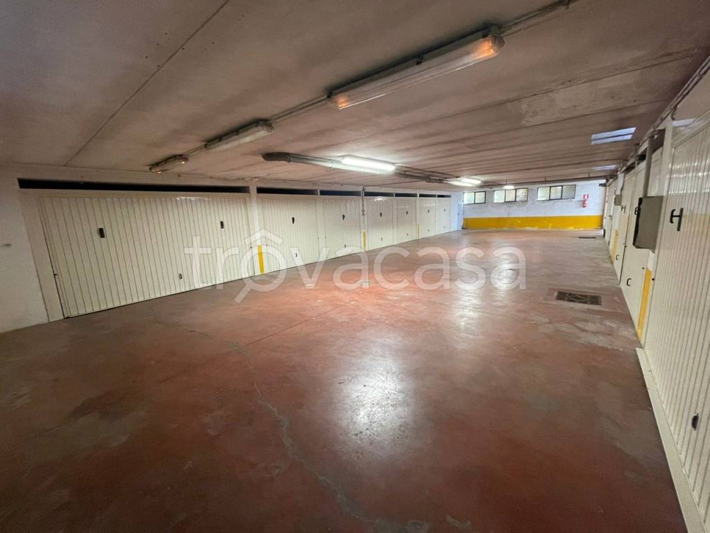 locale commerciale in vendita ad Alessandria in zona Orti