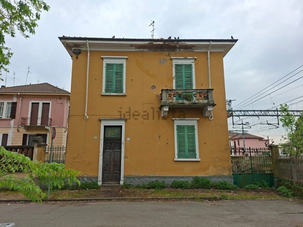 casa indipendente in vendita ad Alessandria in zona zona Pista