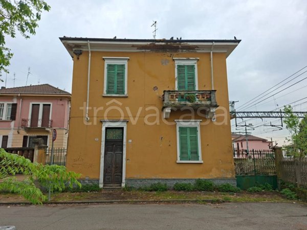 casa indipendente in vendita ad Alessandria in zona zona Pista
