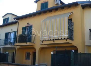 casa indipendente in vendita ad Alessandria in zona Casalbagliano
