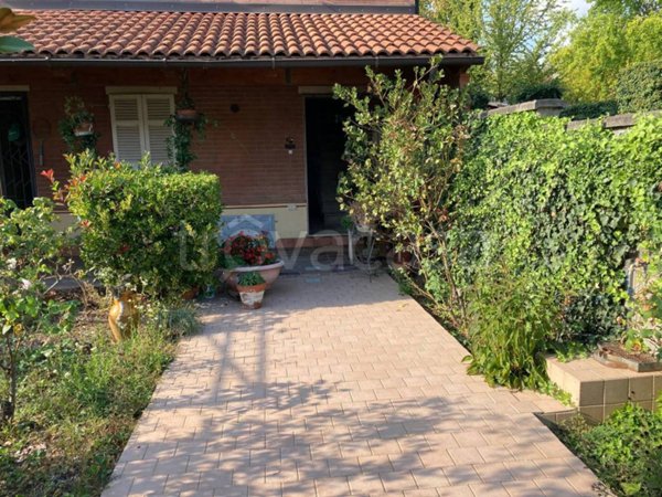 casa indipendente in vendita ad Alessandria in zona Valmadonna