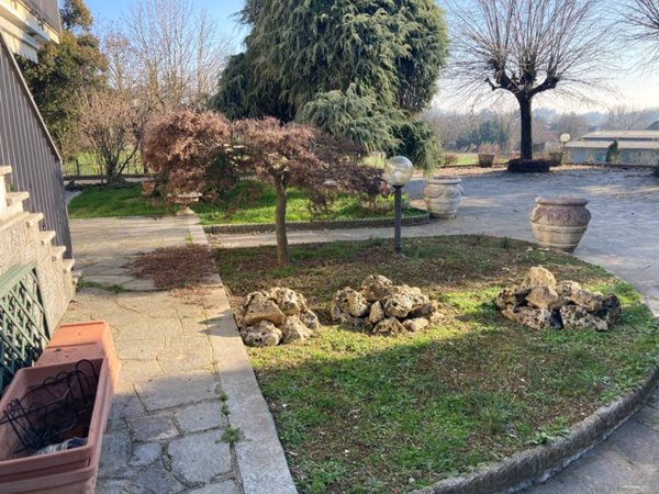 casa indipendente in vendita ad Alessandria in zona Valmadonna