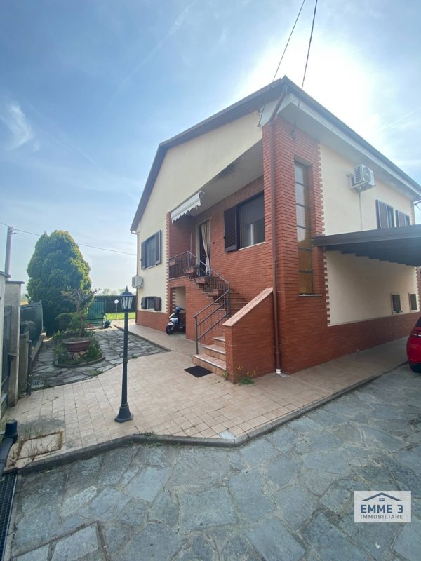 casa indipendente in vendita ad Alessandria in zona Spinetta Marengo