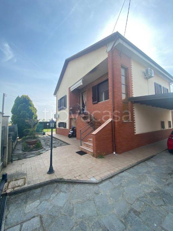 casa indipendente in vendita ad Alessandria in zona Spinetta Marengo