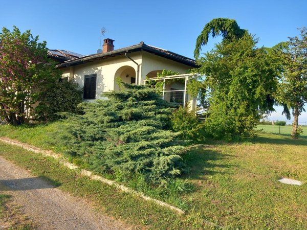 casa indipendente in vendita ad Alessandria in zona San Giuliano Vecchio