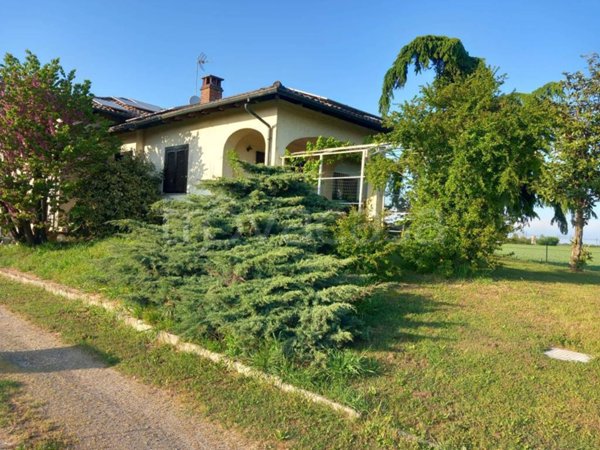 casa indipendente in vendita ad Alessandria in zona San Giuliano Vecchio