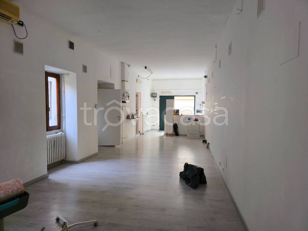 negozio in vendita ad Alessandria in zona Orti