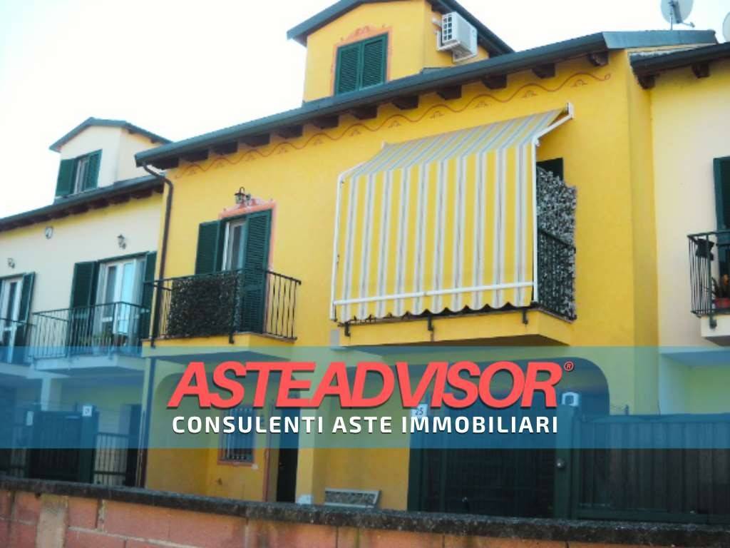 casa indipendente in vendita ad Alessandria in zona Casalbagliano