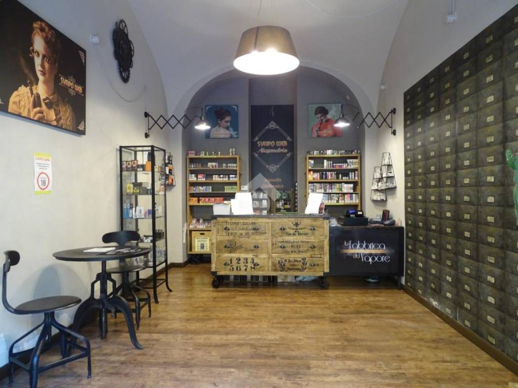 negozio in vendita ad Alessandria in zona Centro Città