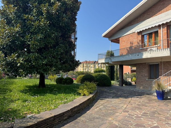 casa indipendente in vendita ad Alessandria in zona zona Pista