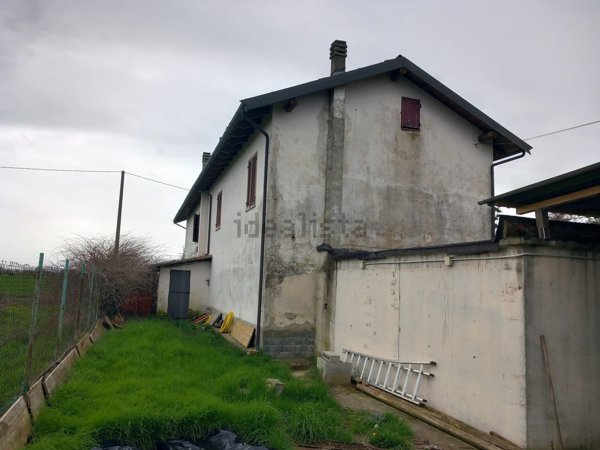 casa indipendente in vendita ad Alessandria in zona Molinetto