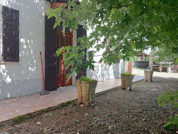 casa indipendente in vendita ad Alessandria in zona Litta Parodi