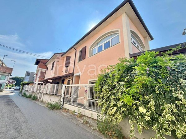casa indipendente in vendita ad Alessandria in zona Il Cristo