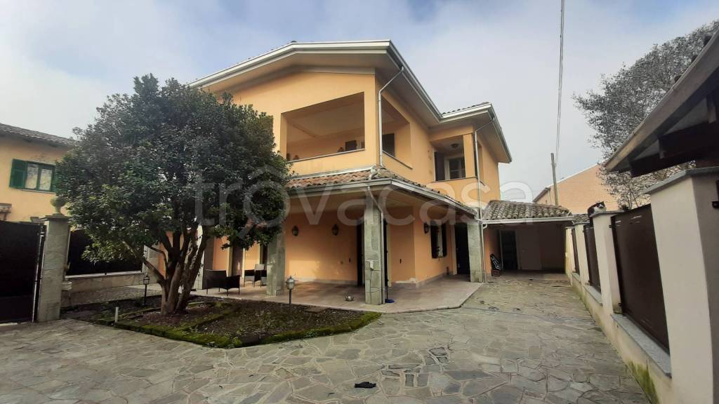 casa indipendente in vendita ad Alessandria in zona Mandrogne