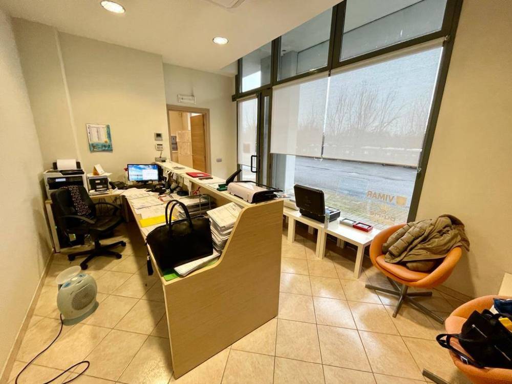 locale commerciale in vendita ad Alessandria in zona Il Cristo