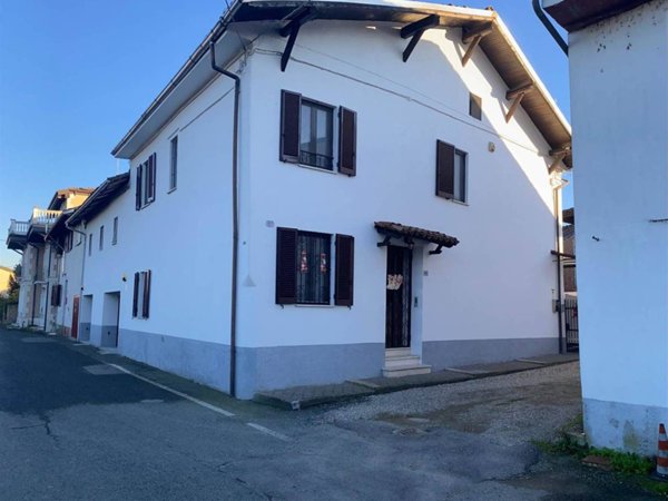casa indipendente in vendita ad Alessandria in zona Lobbi