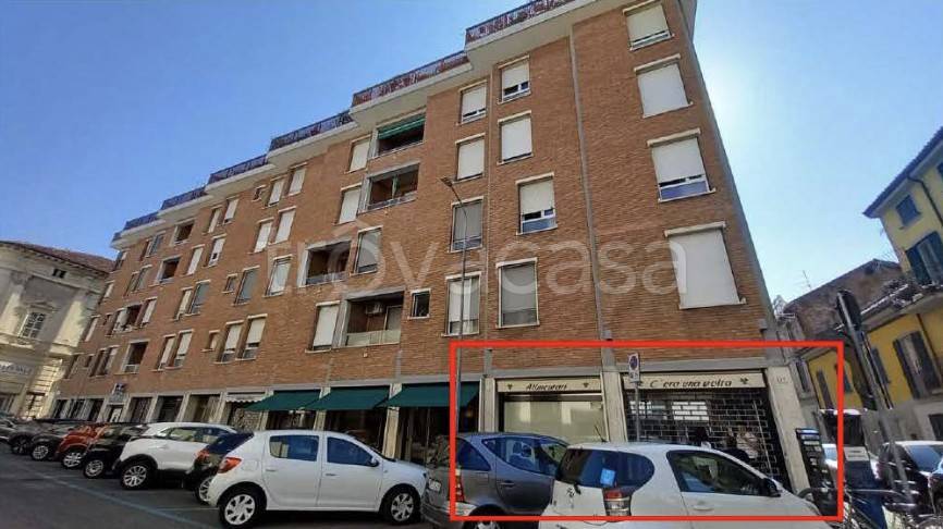 negozio in vendita ad Alessandria in zona Centro Città