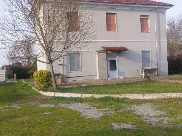 casa indipendente in vendita ad Alessandria in zona San Giuliano Vecchio