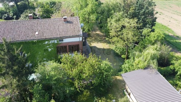 casa indipendente in vendita ad Alessandria in zona Valle San Bartolomeo