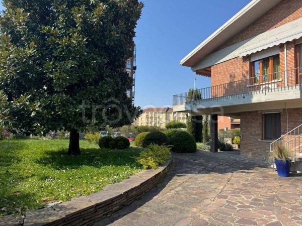 casa indipendente in vendita ad Alessandria in zona zona Pista