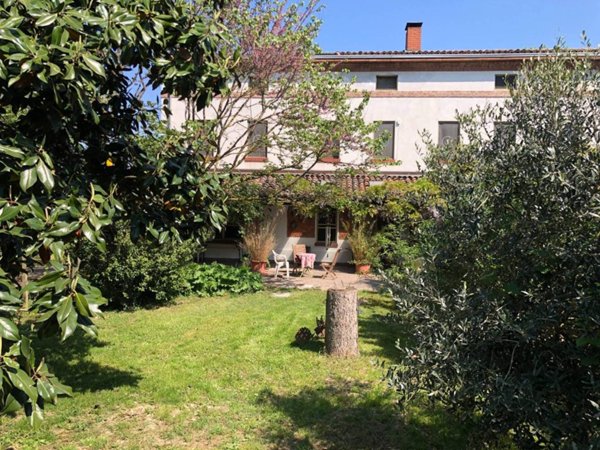 casa indipendente in vendita ad Alessandria in zona Valle San Bartolomeo